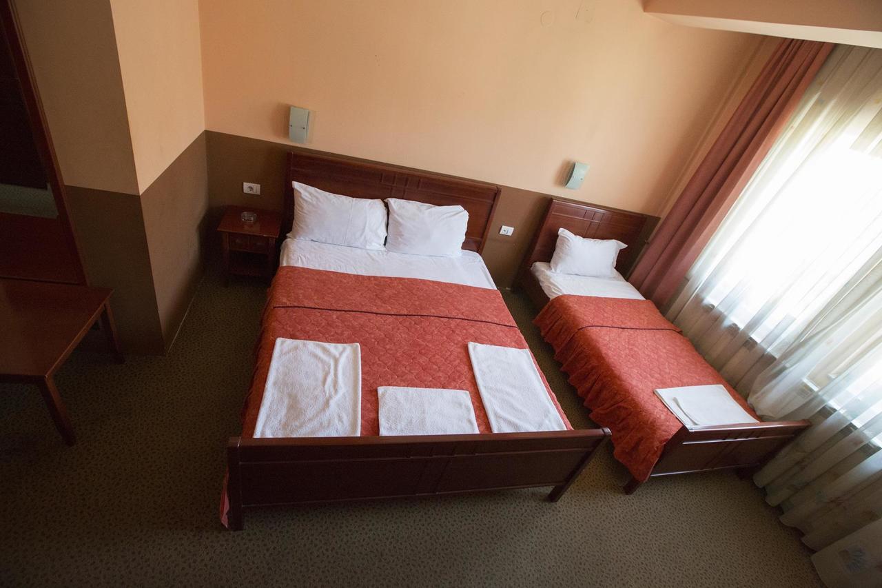 Hotel Atlas Novi Pazar Esterno foto